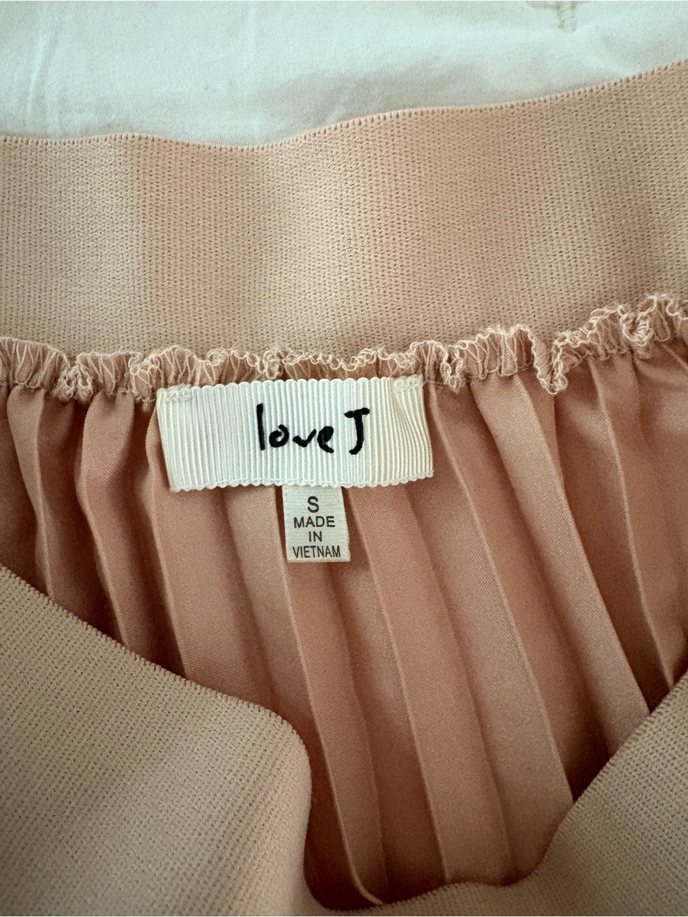 love J Pleated A-Line Skirt in Blush Pink - Picture 4 of 4